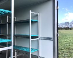 Chiller trailer with shelving